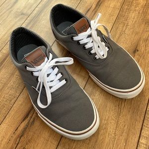 SOLD! VANS Men’s Low Top Sneaker